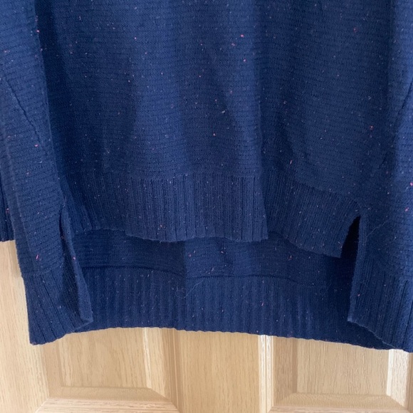 Blue with red speckled crew neck sweater - Picture 2 of 7